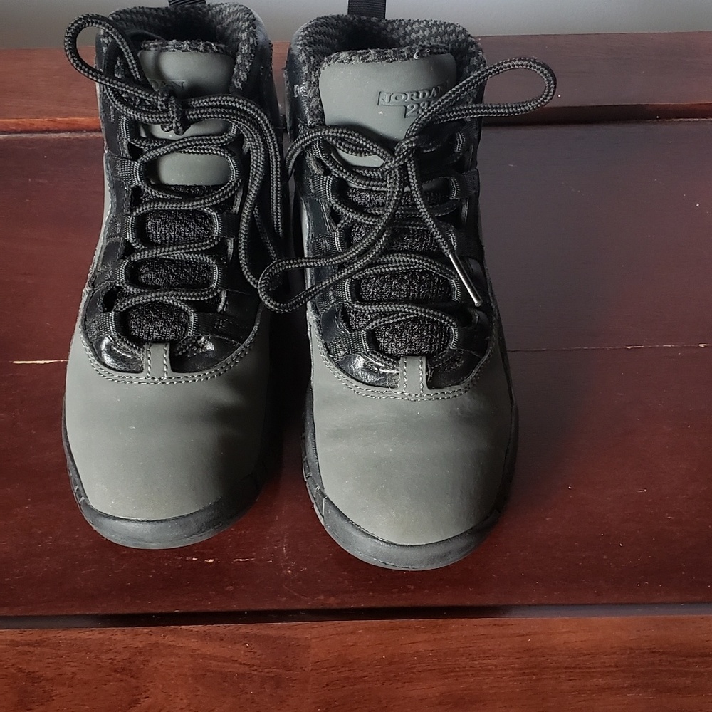 Jordans- Dark Shadow -Retro 10s